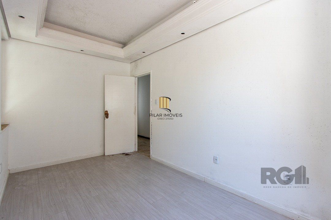Casa 3 dormitórios no bairro Floresta