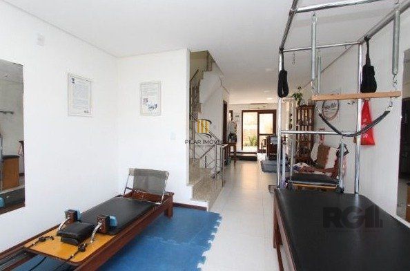 Casa para Venda - 180m², 3 dormitórios, sendo 3 suites, 3 vagas - Hípica