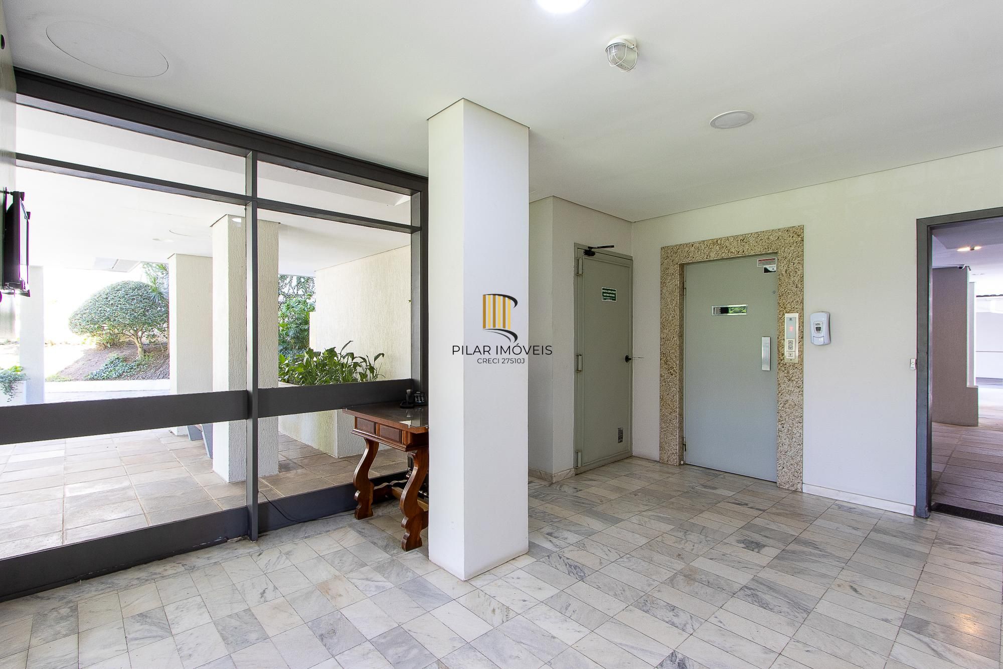 Cobertura com 2 dormitórios, incluindo 1 suíte.