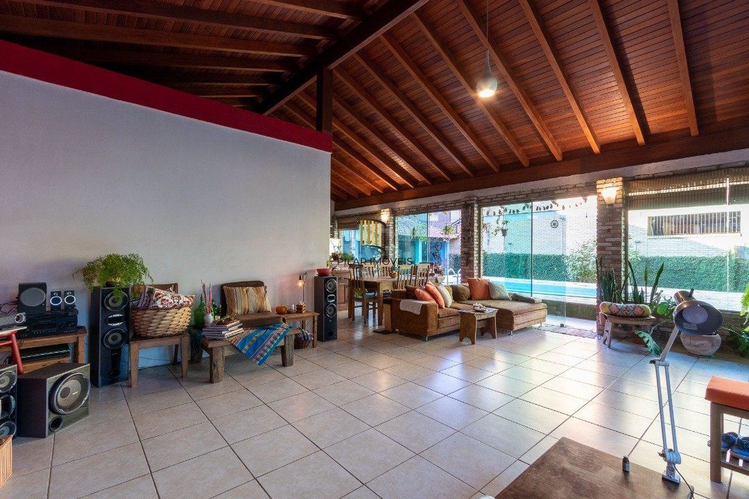 Casa para Venda - 292.21m², 4 dormitórios, sendo 2 suites, 3 vagas - Tristeza