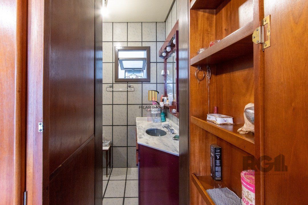 Casa para Venda - 500m², 4 dormitórios, sendo 1 suites, 4 vagas - Coronel Aparício Borges