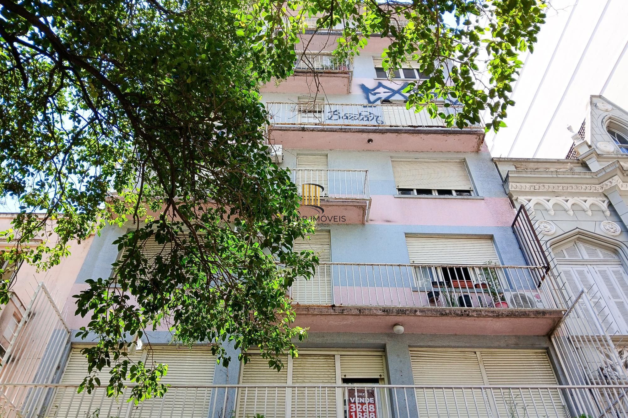 Apartamento frente à fundos, 3 dormitórios, 1 vaga escriturada - Centro Histórico
