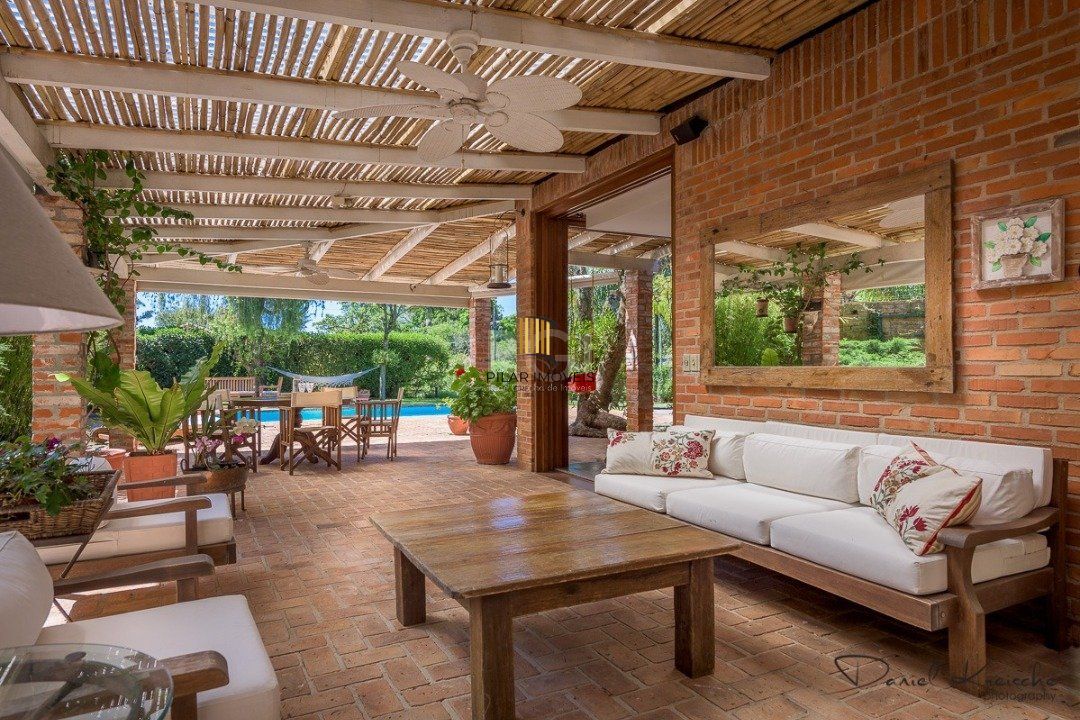 Casa para Venda - 418m², 5 dormitórios, sendo 1 suites, 6 vagas - Tristeza