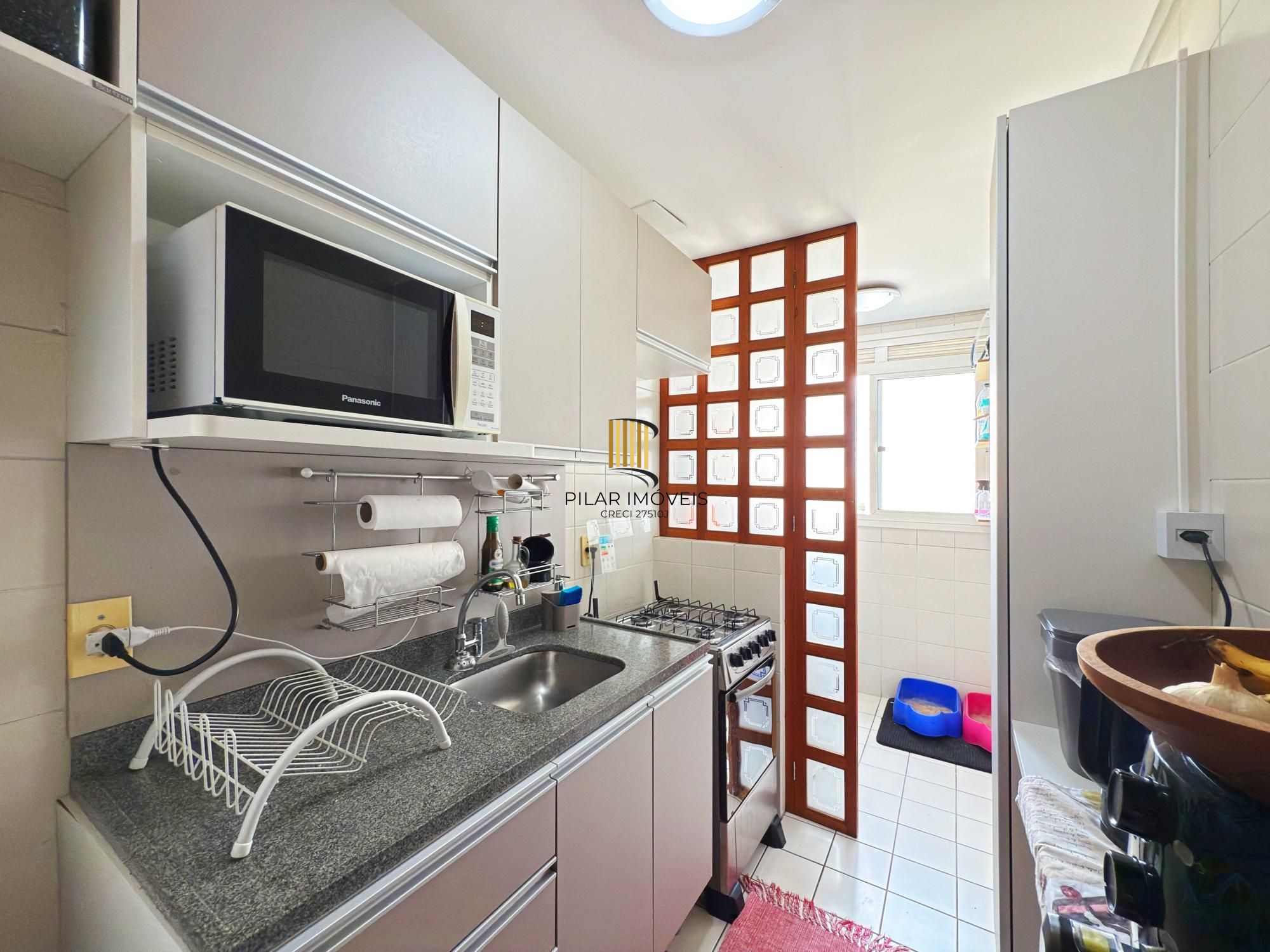 Apartamento de 2 dormitórios e 1 vaga de garagem no Centro Histórico.