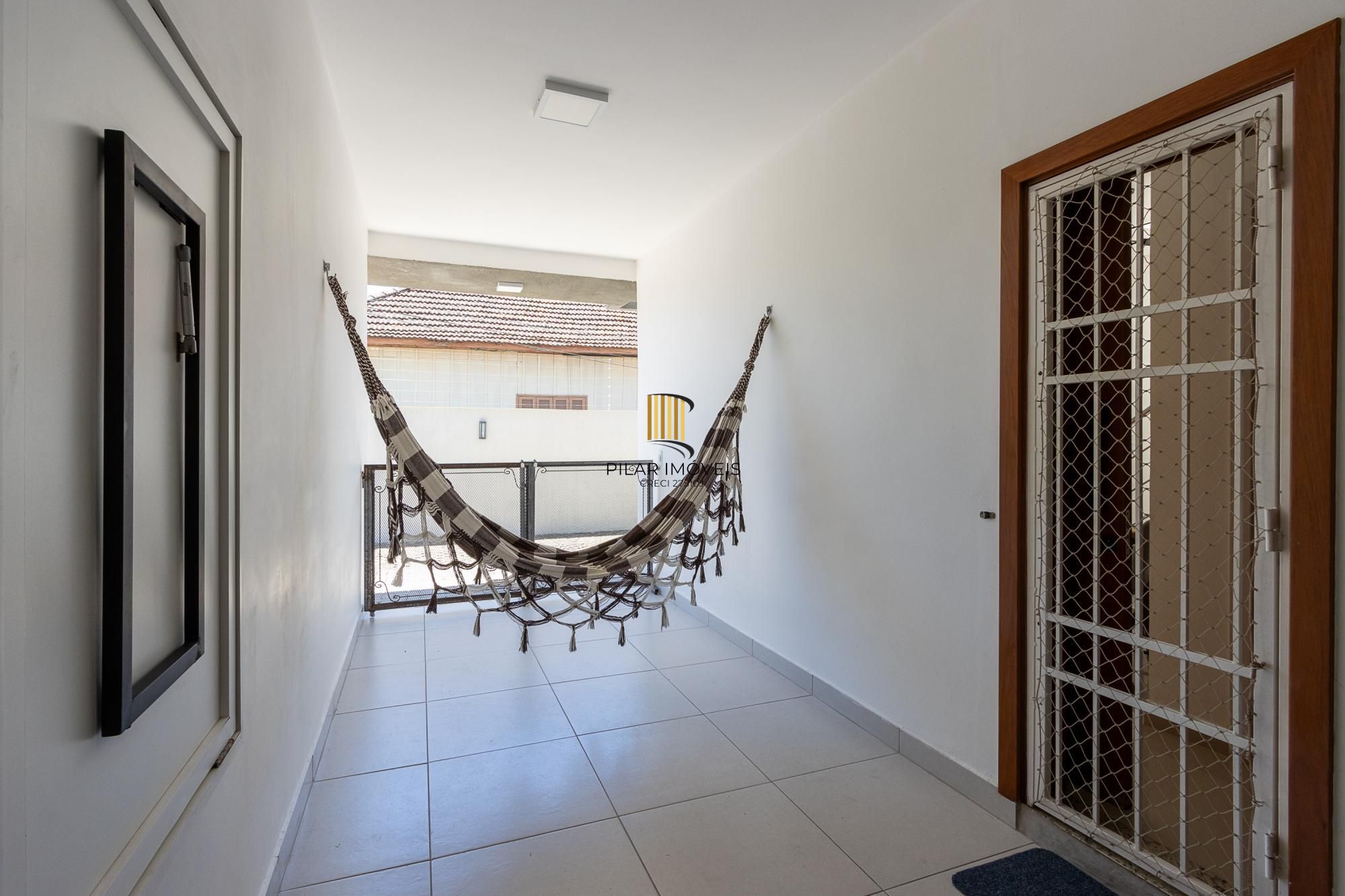 Linda  Casa em condomínio , localizada no bairro TRISTEZA, Zona Sul de PORTO ALEGRE.. - Pilar Imóveis