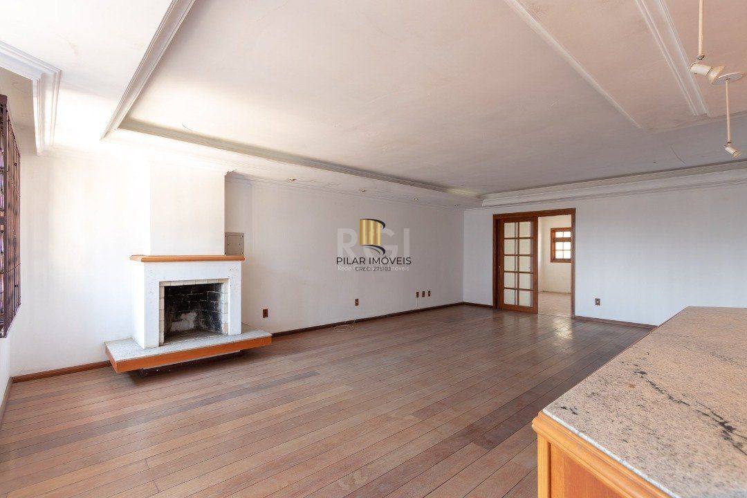 Casa para Venda - 460m², 4 dormitórios, sendo 1 suites, 4 vagas - Cristal
