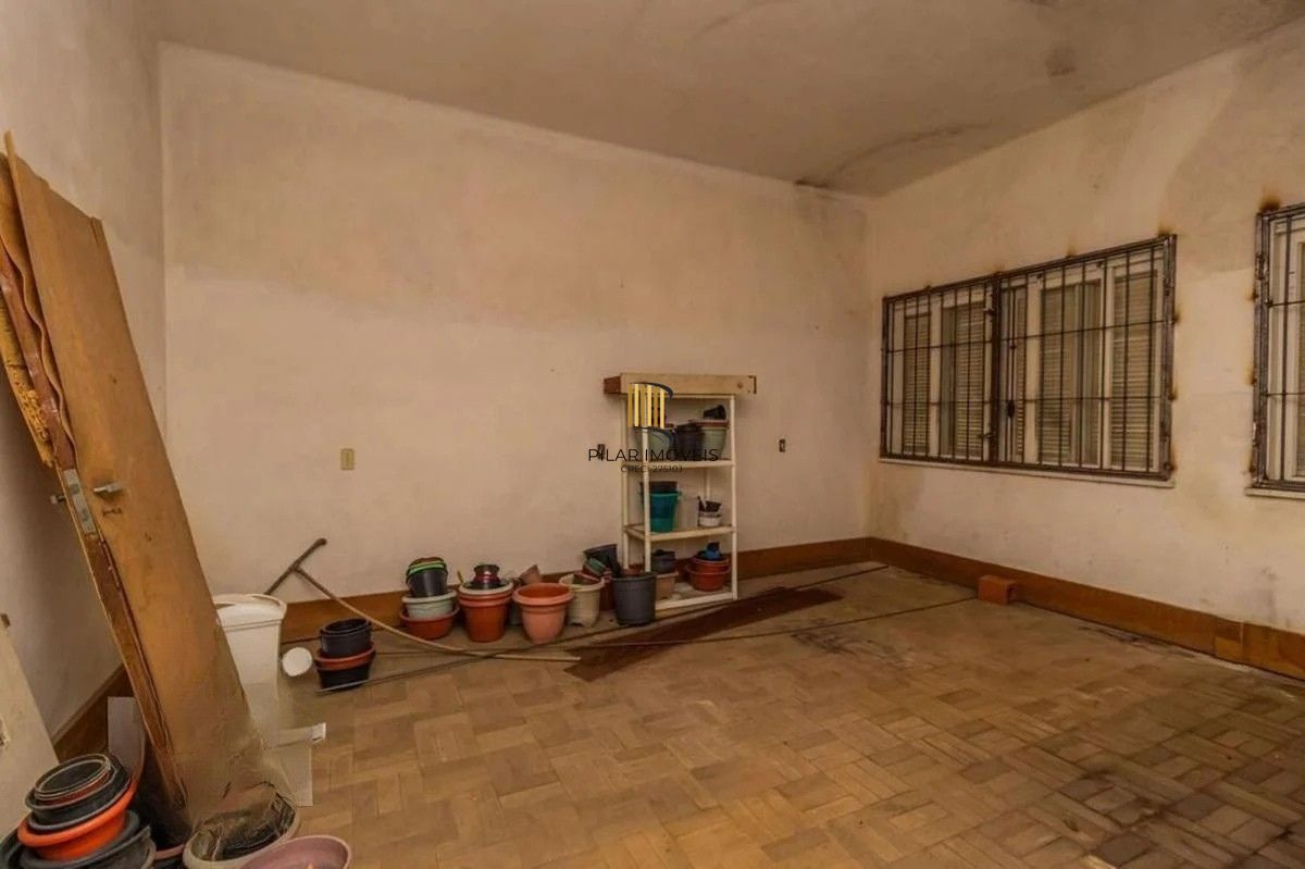 Casa com 5 dormitórios e 3 vagas no bairro Assunção