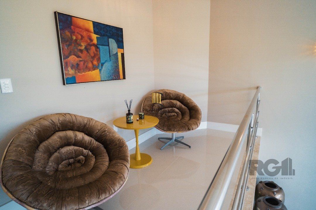 Oportunidade Única! Casa em Condomínio à Beira do Lago com 4 Suítes, sendo uma Térrea e uma Suíte Master Espetacular!