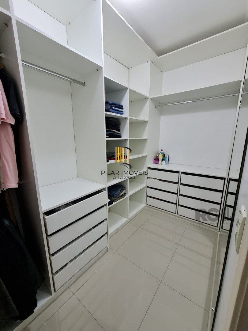 Casa 3 dormitórios no bairro Hípica