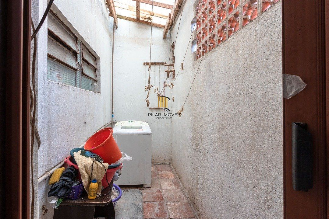 Casa para Venda - 149.99m², 6 dormitórios, sendo 2 suites, Nonoai