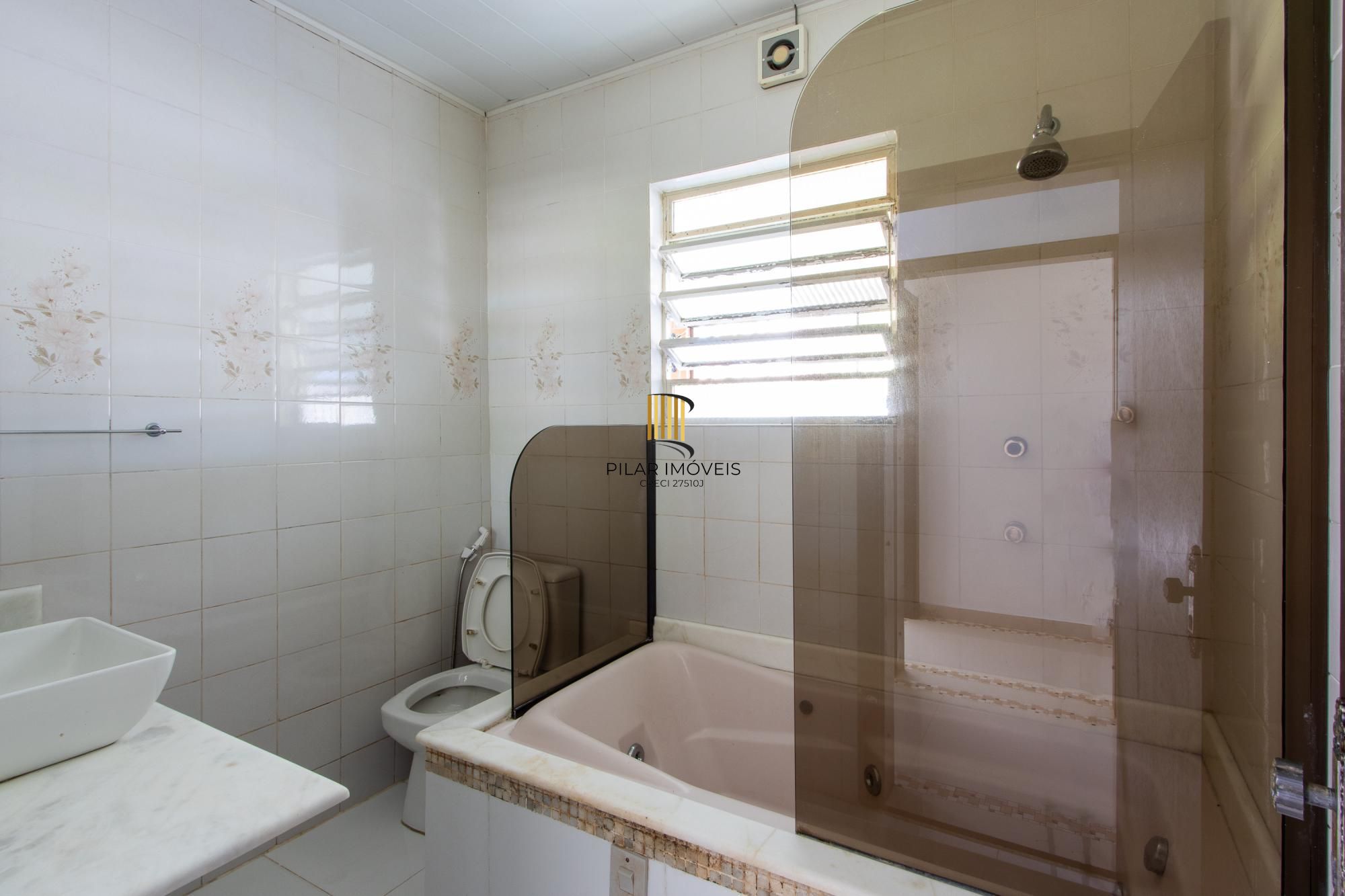 Casa Residencial à Venda no Bairro Guarujá, Porto Alegre, RS