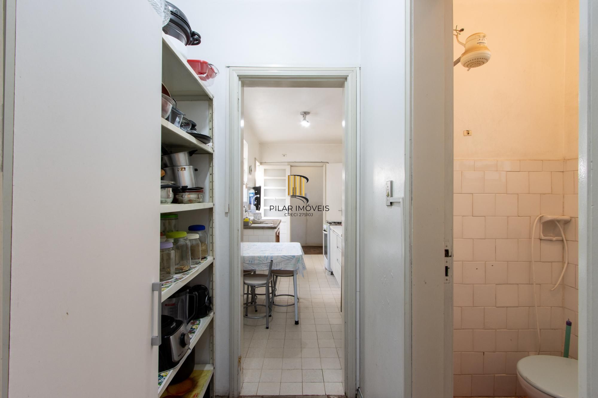 Apartamento de 3 dormitórios com uma vaga de garagem à venda no bairro Menino Deus – Porto Alegre