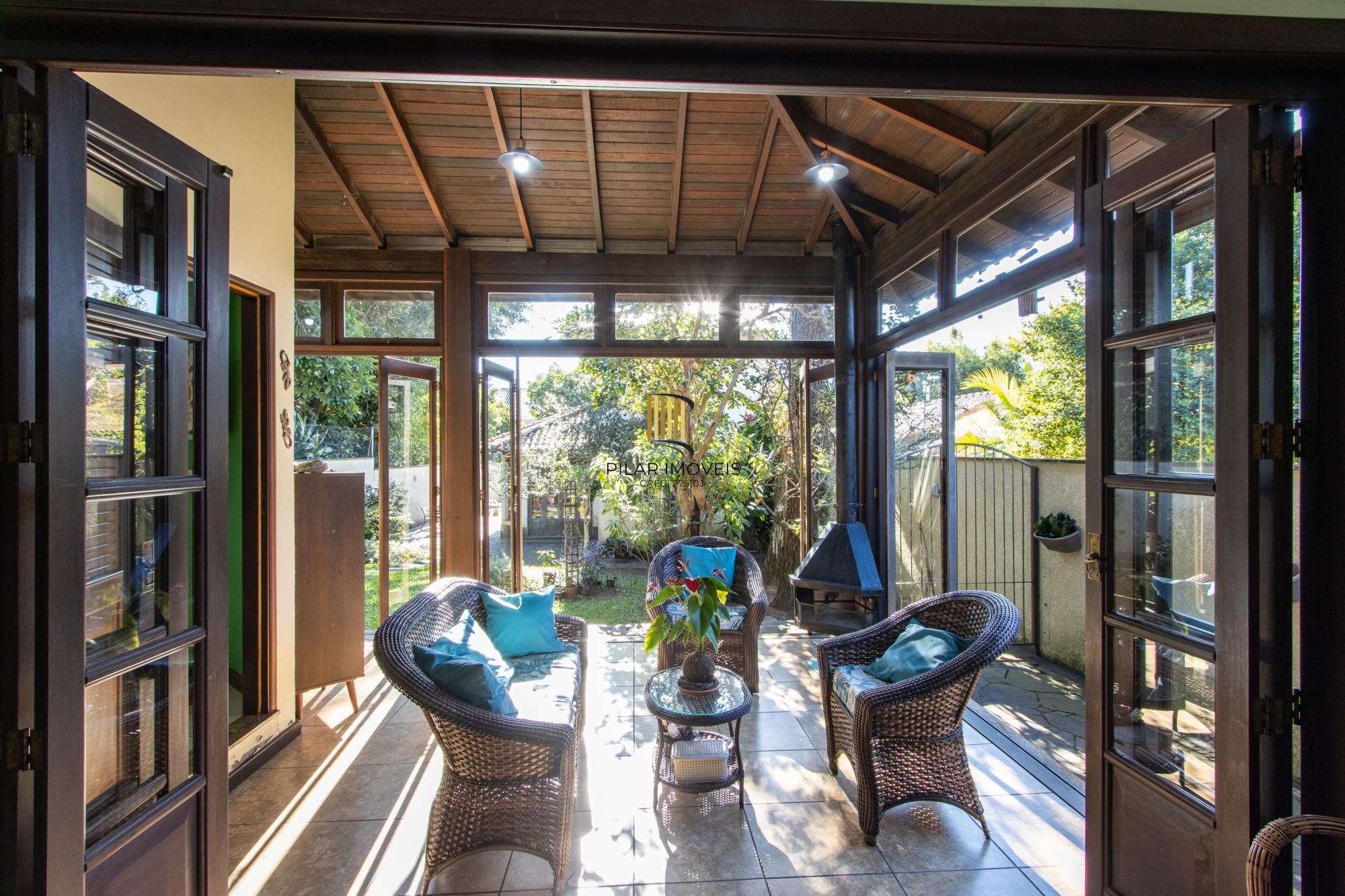 Casa com 3 quartos e 357m² à venda em Tristeza, Porto Alegre.