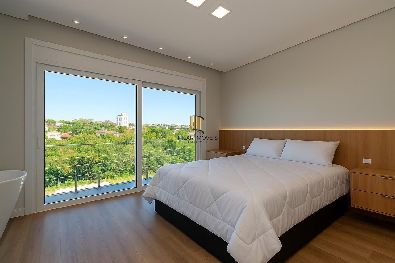 Casa de Condomínio com 3 suítes para comprar no Centro de Gravataí