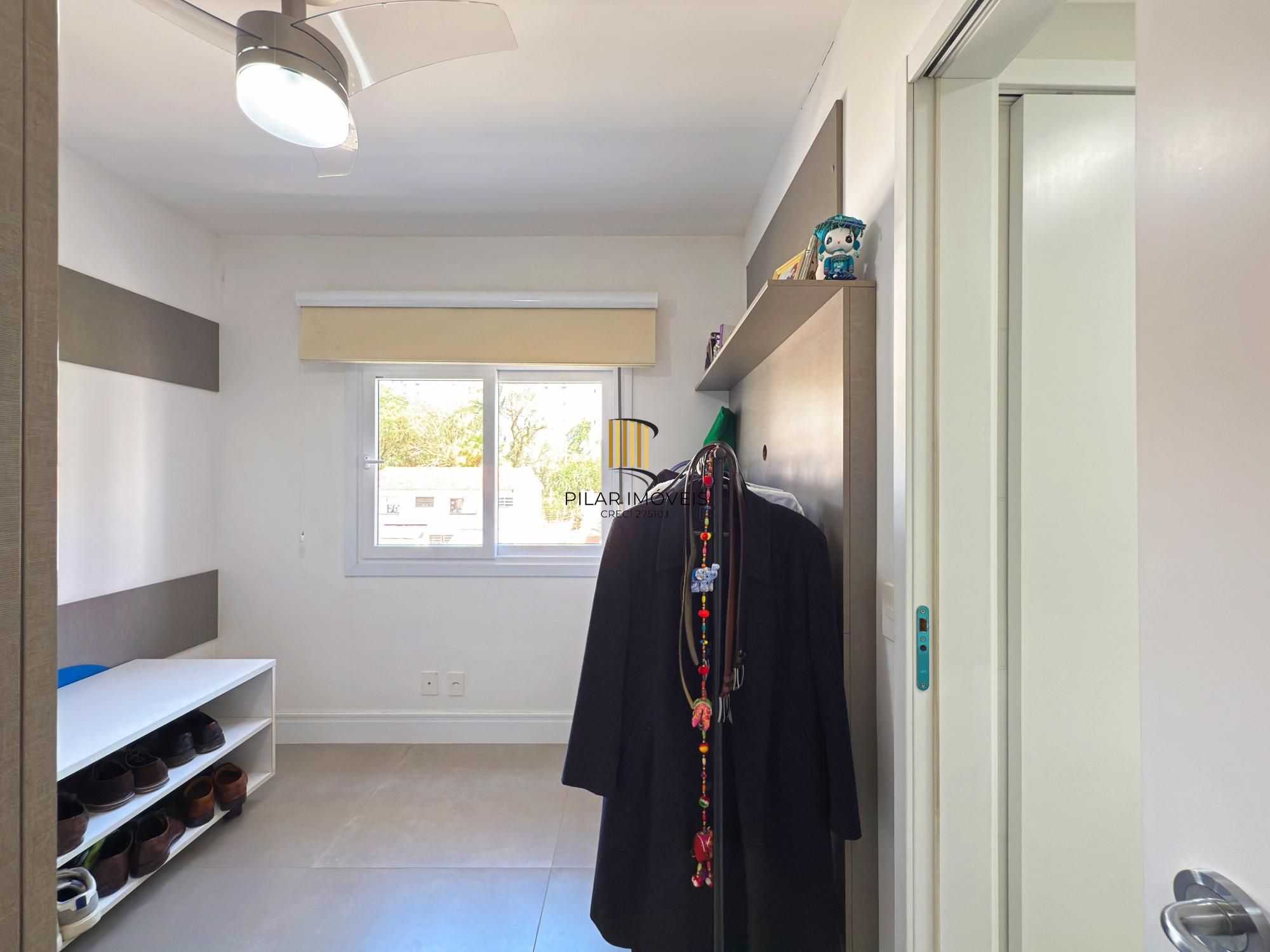 Apartamento 03 Suítes bairro Cristal, 88,97m² de área privativa, semimobiliada e 02 vagas de garagens cobertas.