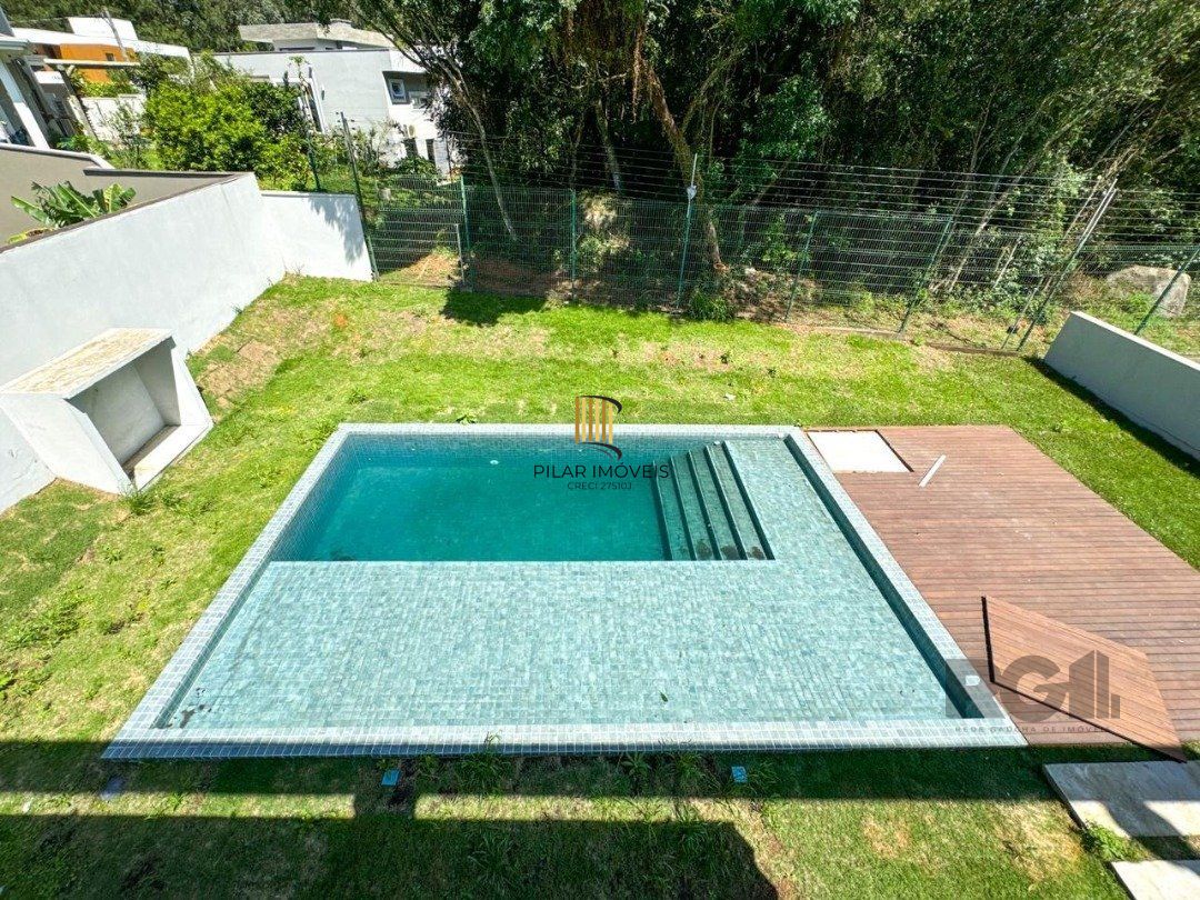 Casa Condominio para Venda - 300m², 4 dormitórios, sendo 4 suites, 2 vagas - Alphaville
