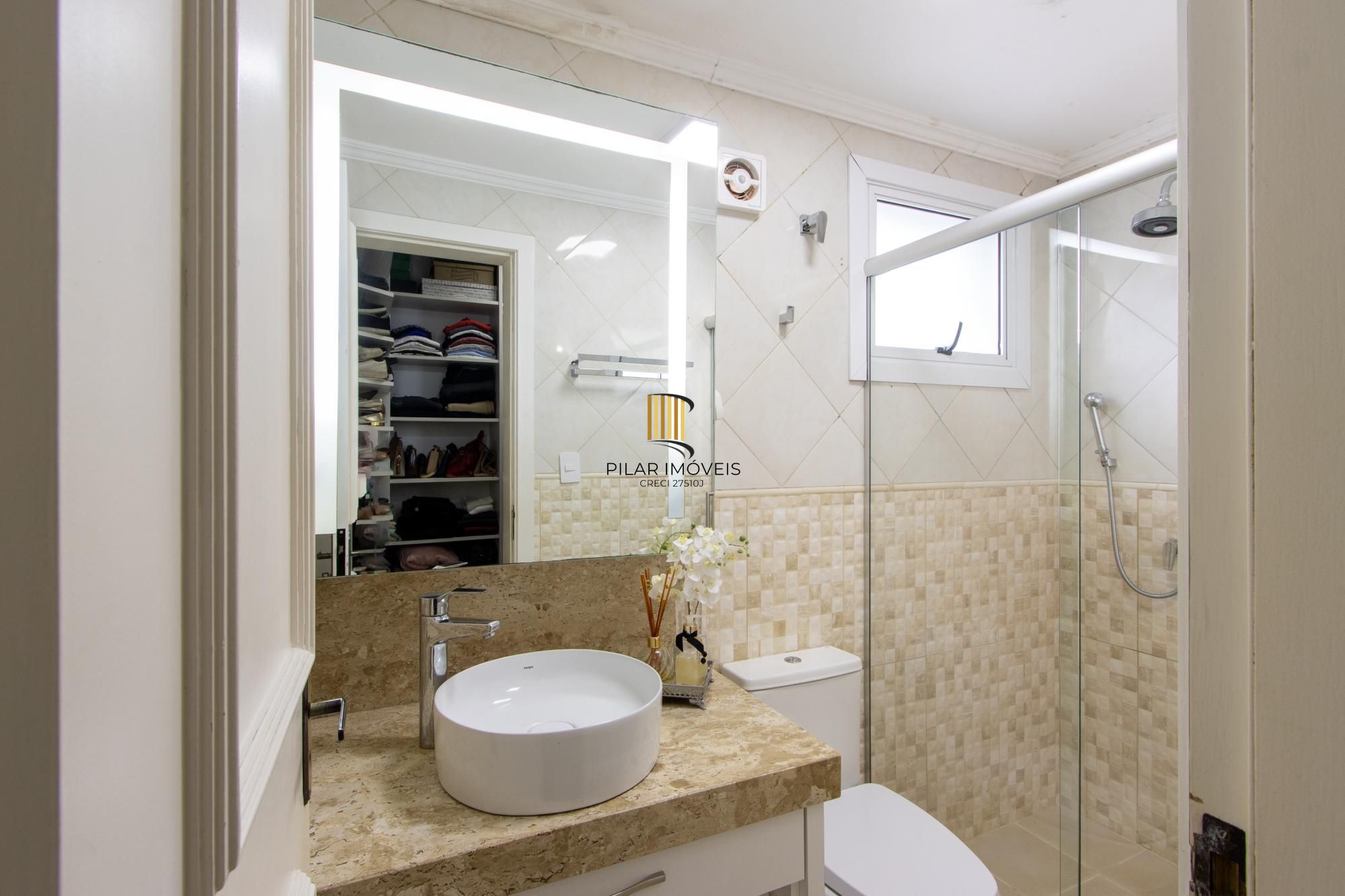 Oportunidade - Casa  Confortável de 3 Dormitórios na Zona Sul de Porto Alegre.