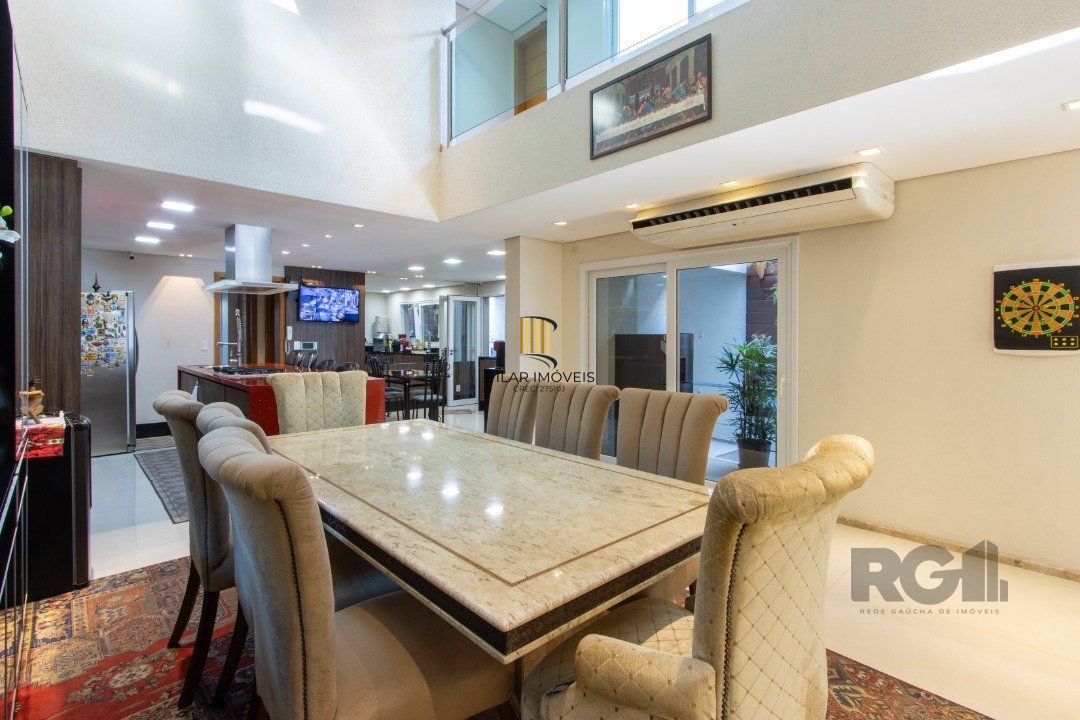 Casa com 5 suites com area privativa 714,00