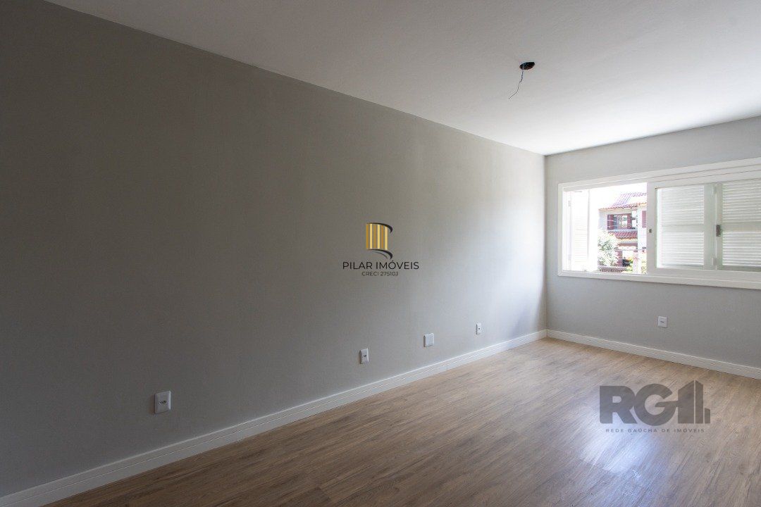 Sobrado novo,  4 quartos (1 suite), 440m² privativos - Bairro Guarujá