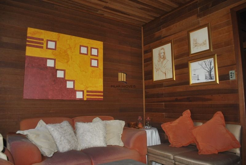 Casa para Venda - 250m², 3 dormitórios, 4 vagas - Serraria