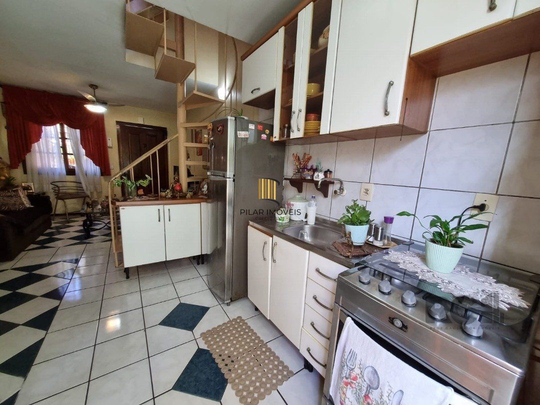 Casa de Condomínio 3 dormitórios no bairro Camaquã