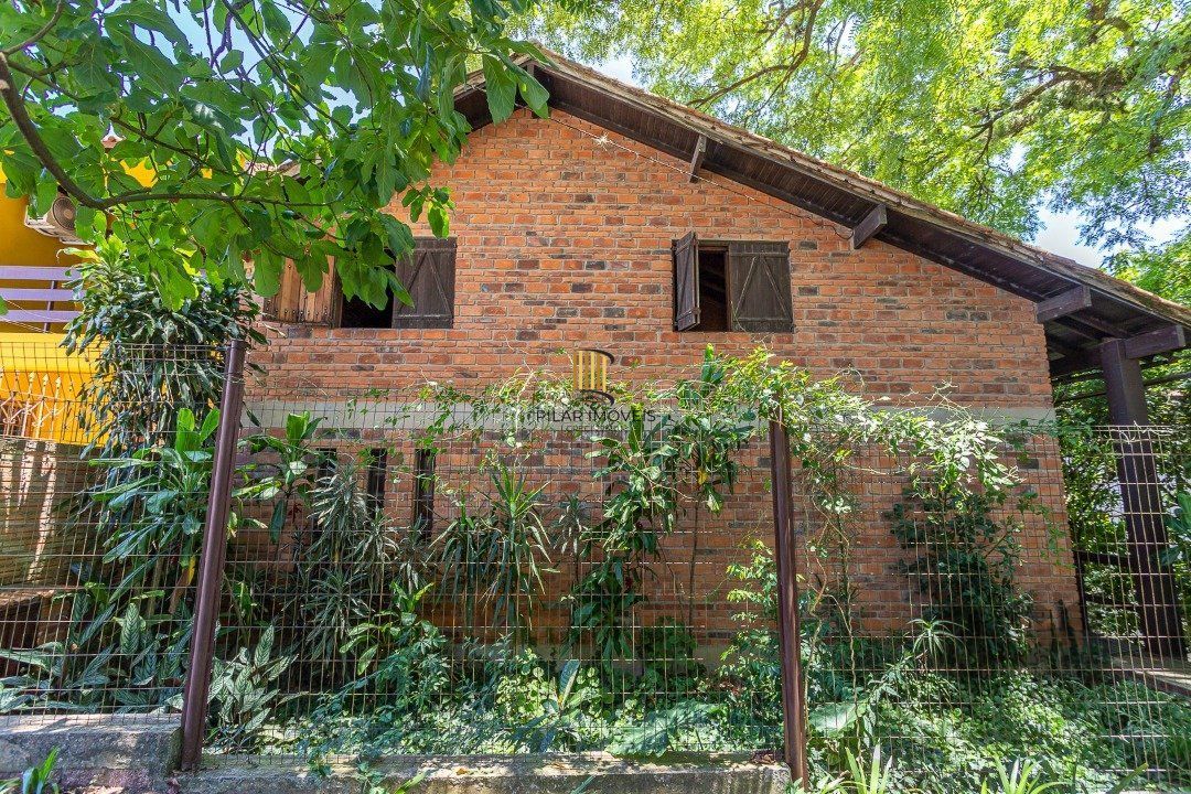 Casa 4 dormitórios, Altos da Vila Nova, Zona Sul, Porto Alegre.