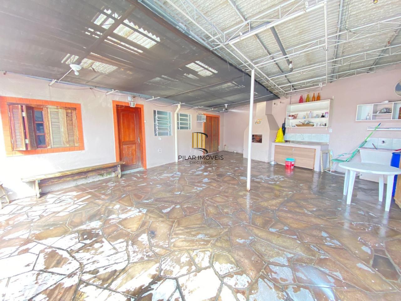 Casa 4 dormitórios I vaga 8 carros I Bairro Camaquã