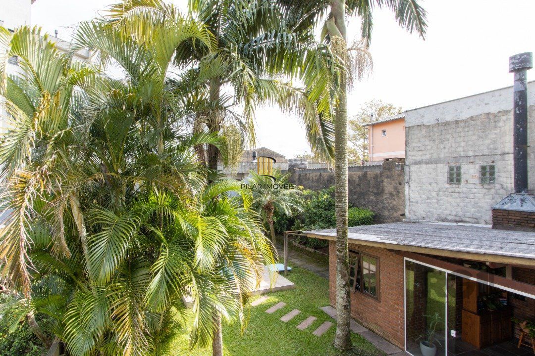 Casa 3 dormitórios no bairro Camaquã
