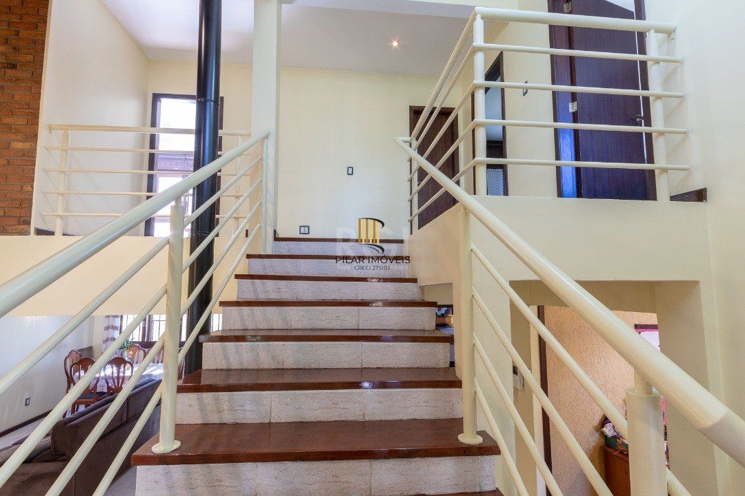 Casa para Venda - 308.25m², 3 dormitórios, sendo 1 suites, 5 vagas - Cristal