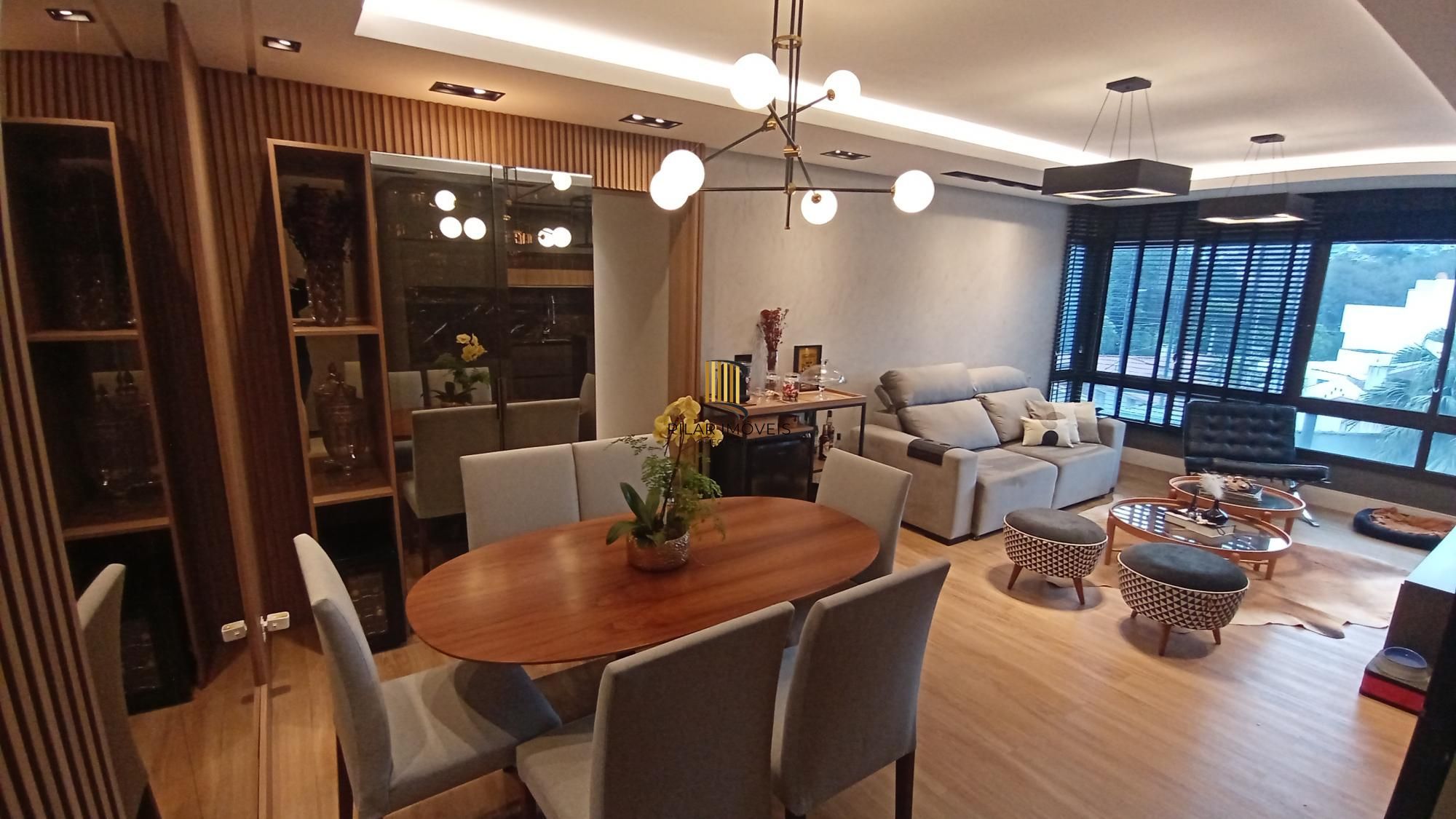 Apartamento com 3 dormitórios e 2 vagas, no bairro Ipanema