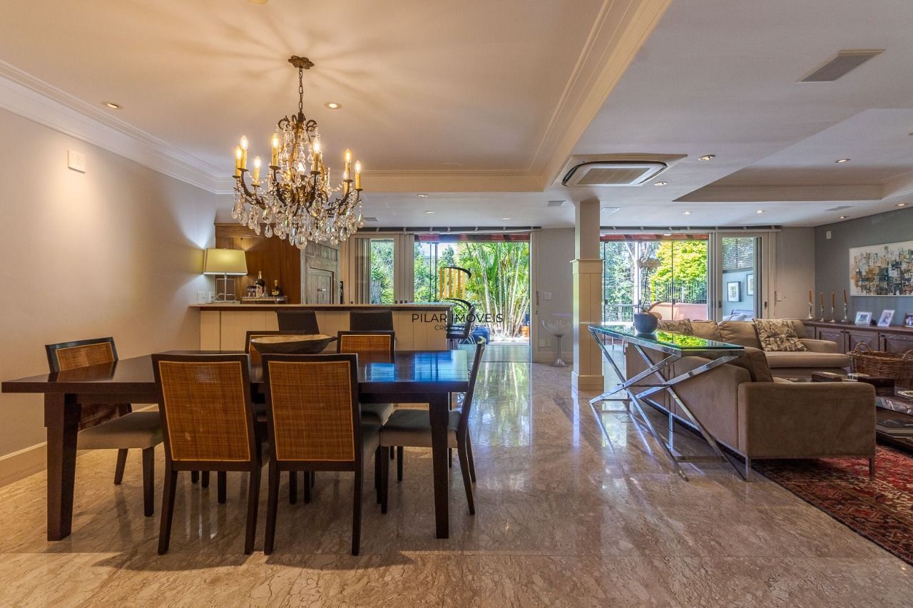 Casa em Condomínio com 487m² | 4 Dormitórios sendo 4 suítes, 3 vagas, no Bairro Três Figueiras, Porto Alegre - Pilar Imóveis