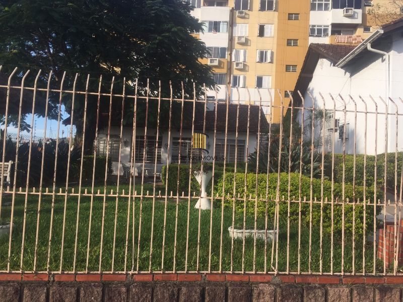 Casa para Venda - 200m², 4 dormitórios, 4 vagas - Glória
