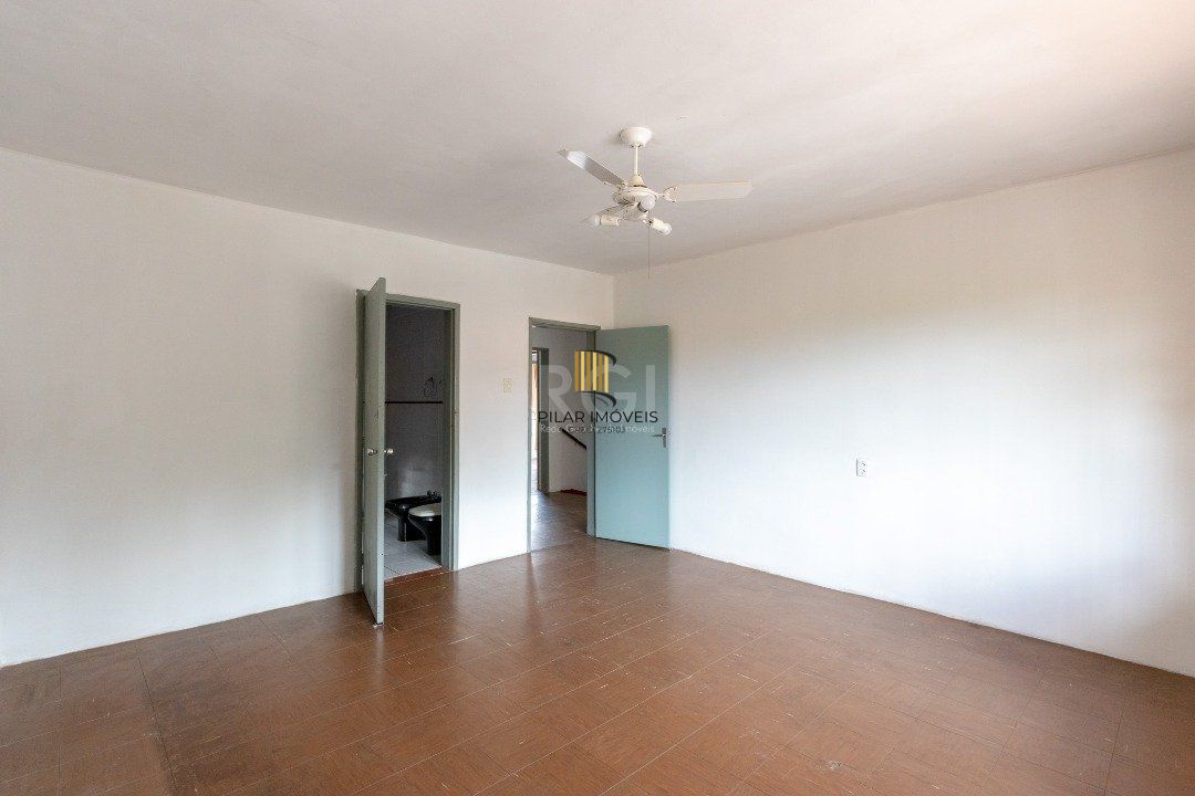 Casa para Venda - 220m², 3 dormitórios, sendo 2 suites, 2 vagas - Coronel Aparício Borges