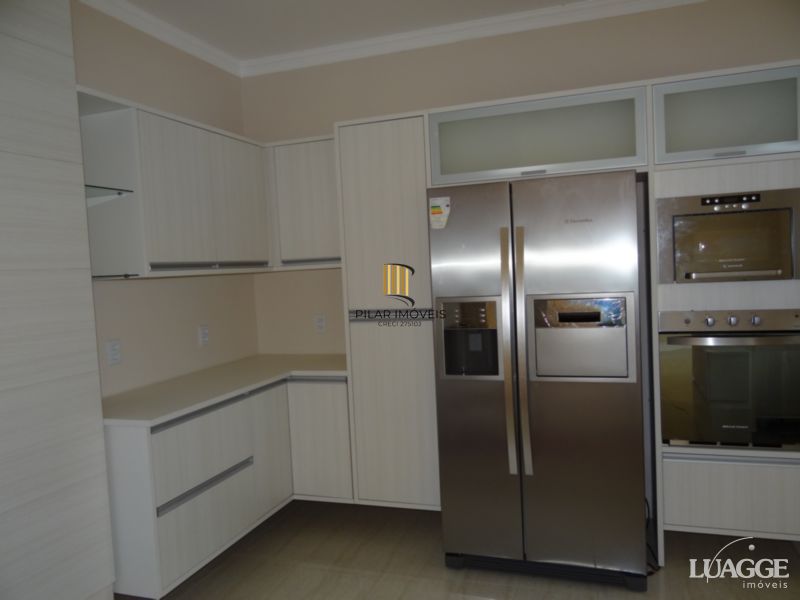 Casa para Venda - 305m², 3 dormitórios, sendo 3 suites, 4 vagas - Nonoai
