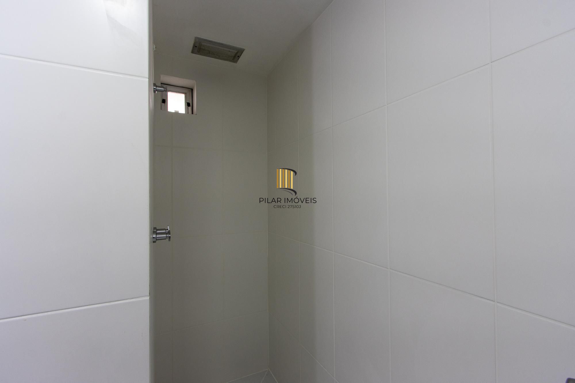 Apartamento no Menino Deus com 2 dormitórios e garagem