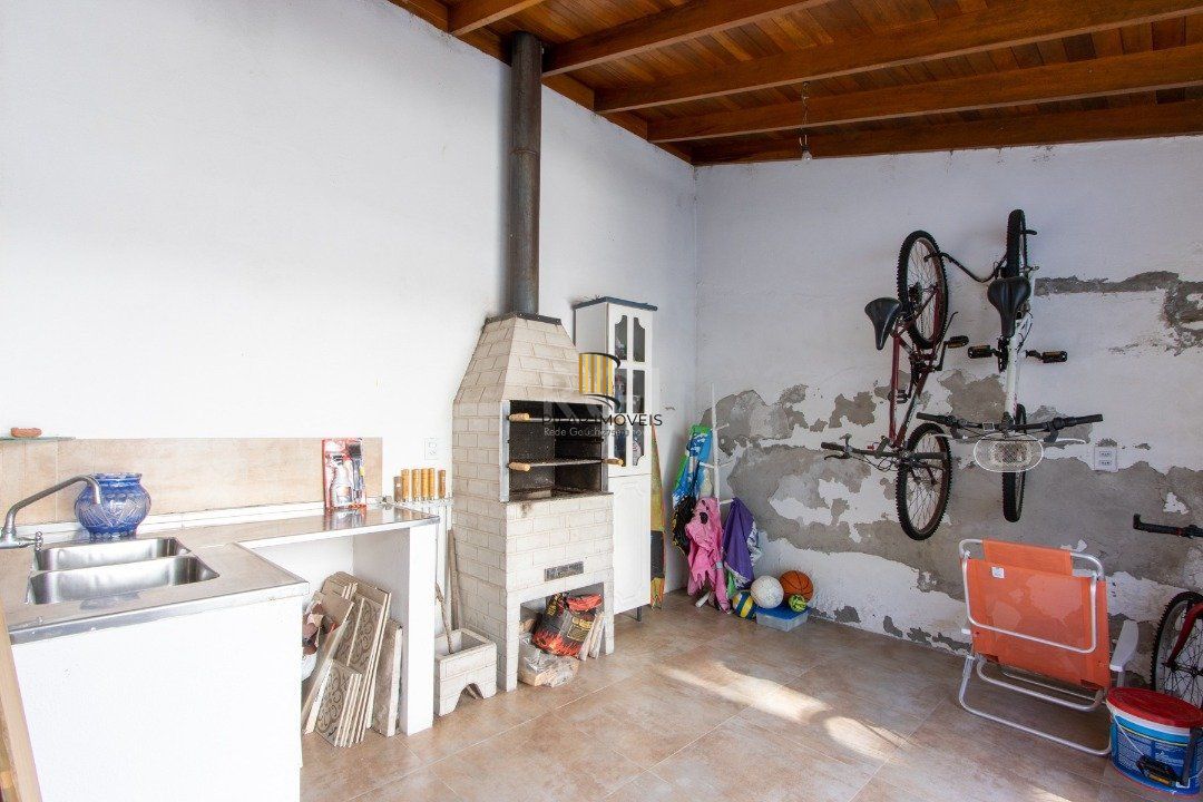 Casa 3 dormitórios no bairro Guarujá