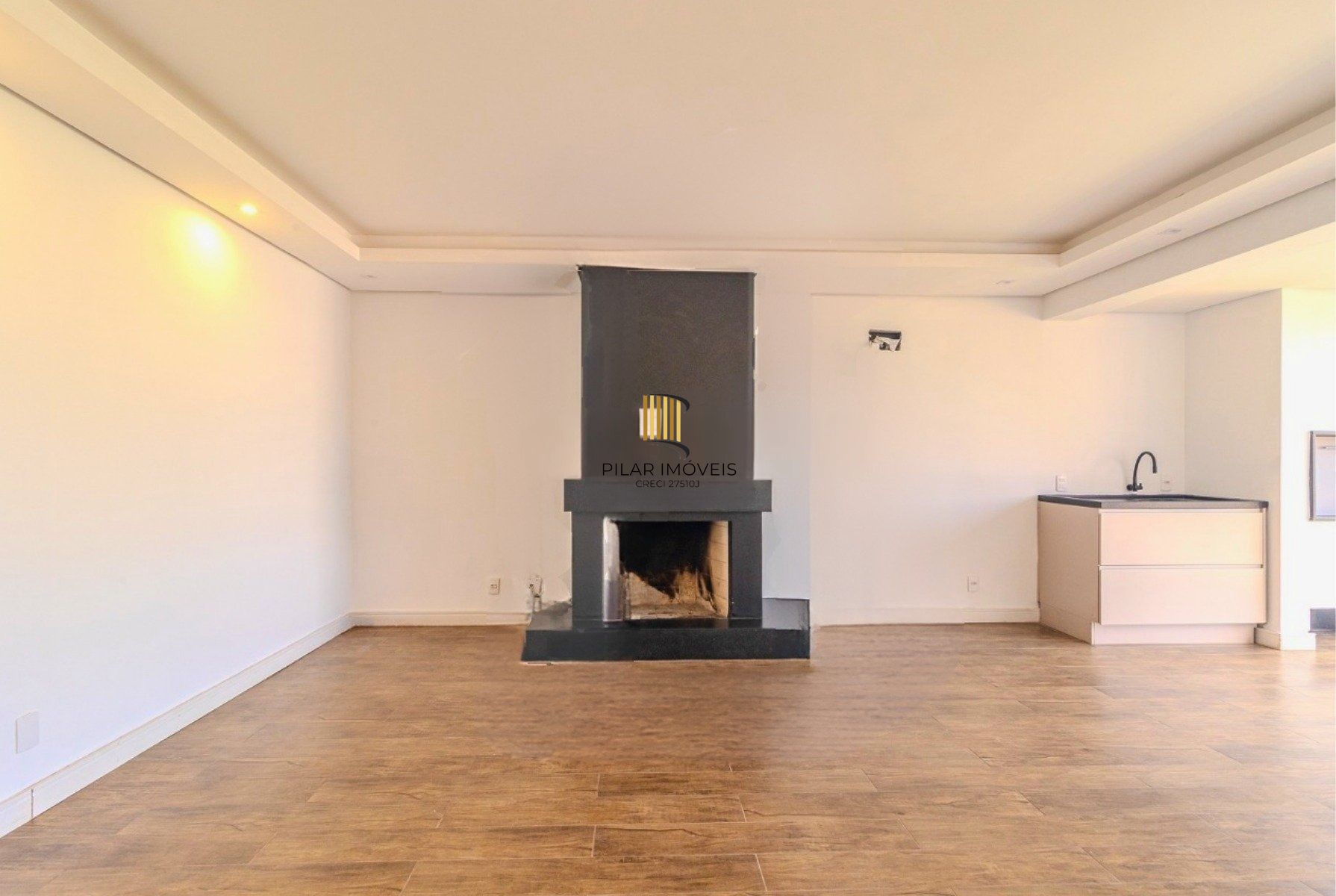 Apartamento com 114.02m², 3 dorm, Petrópolis com lareira e churrasqueira