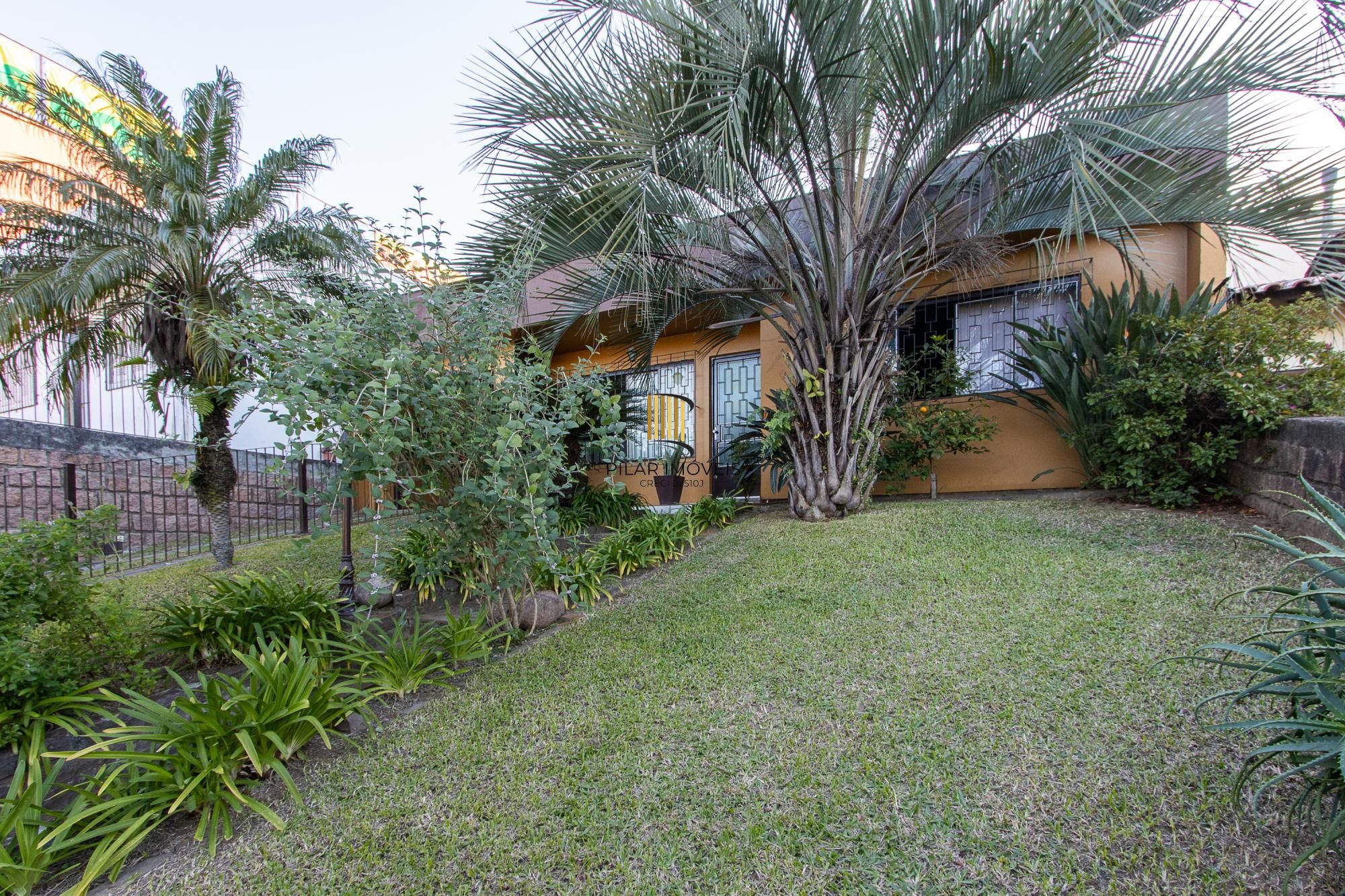 Casa 4 dormitórios no bairro Vila Nova