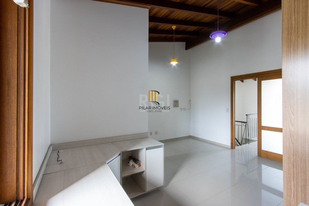 Casa para Venda - 204m², 3 dormitórios, sendo 3 suites, 2 vagas - Espirito Santo