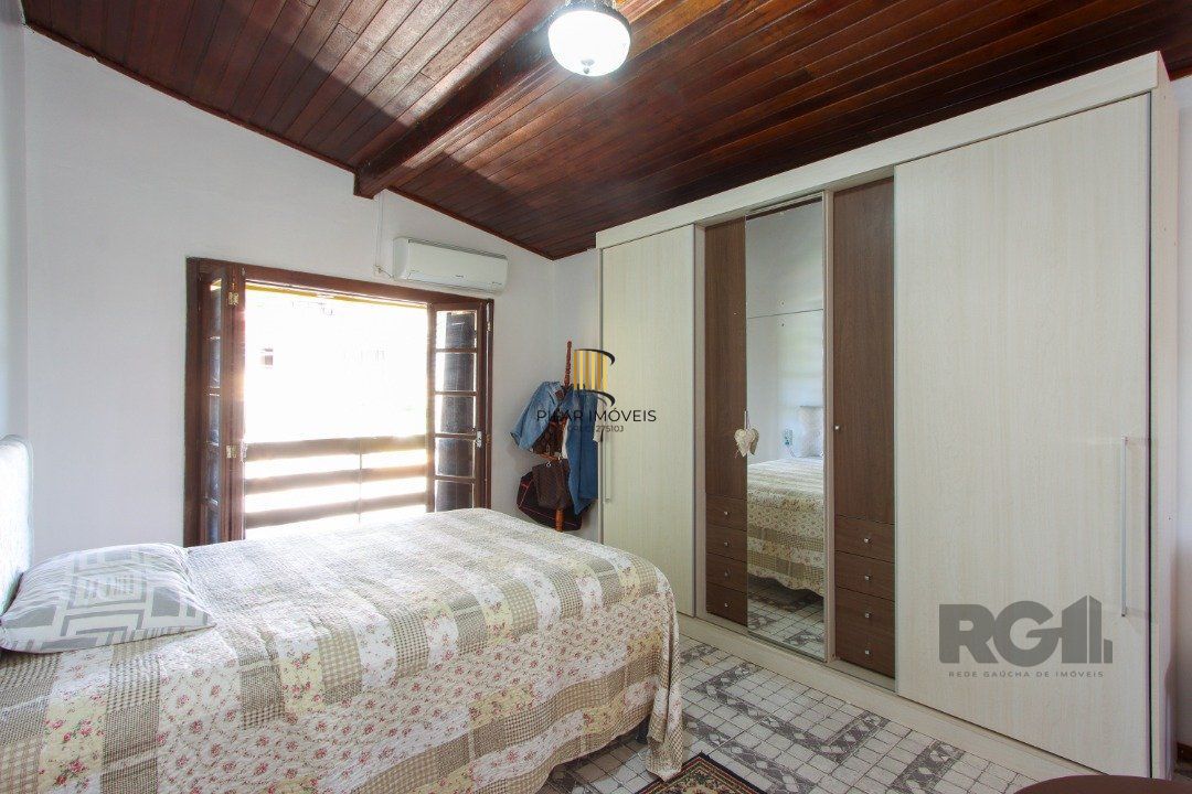 Casa 04 dormitórios, 02 suítes, living 02 ambientes