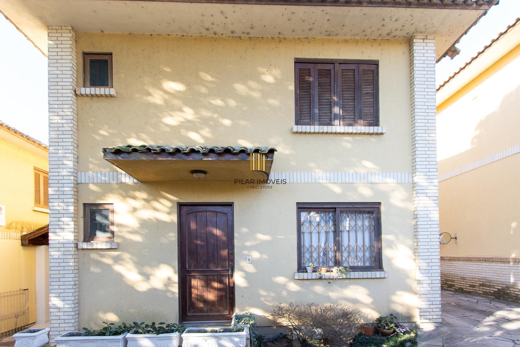 Casa 3 dormitórios, 1 suíte, 2 vagas - Bairro Camaquã