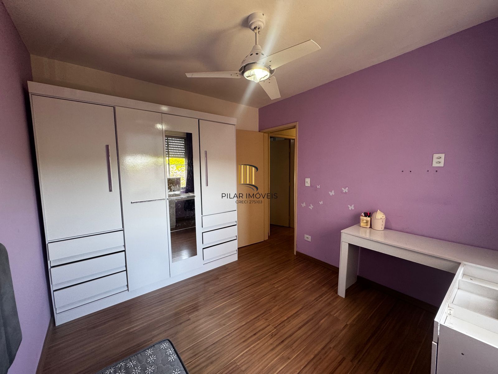 Apartamento 2 dormitórios semimobiliado no bairro Cristal