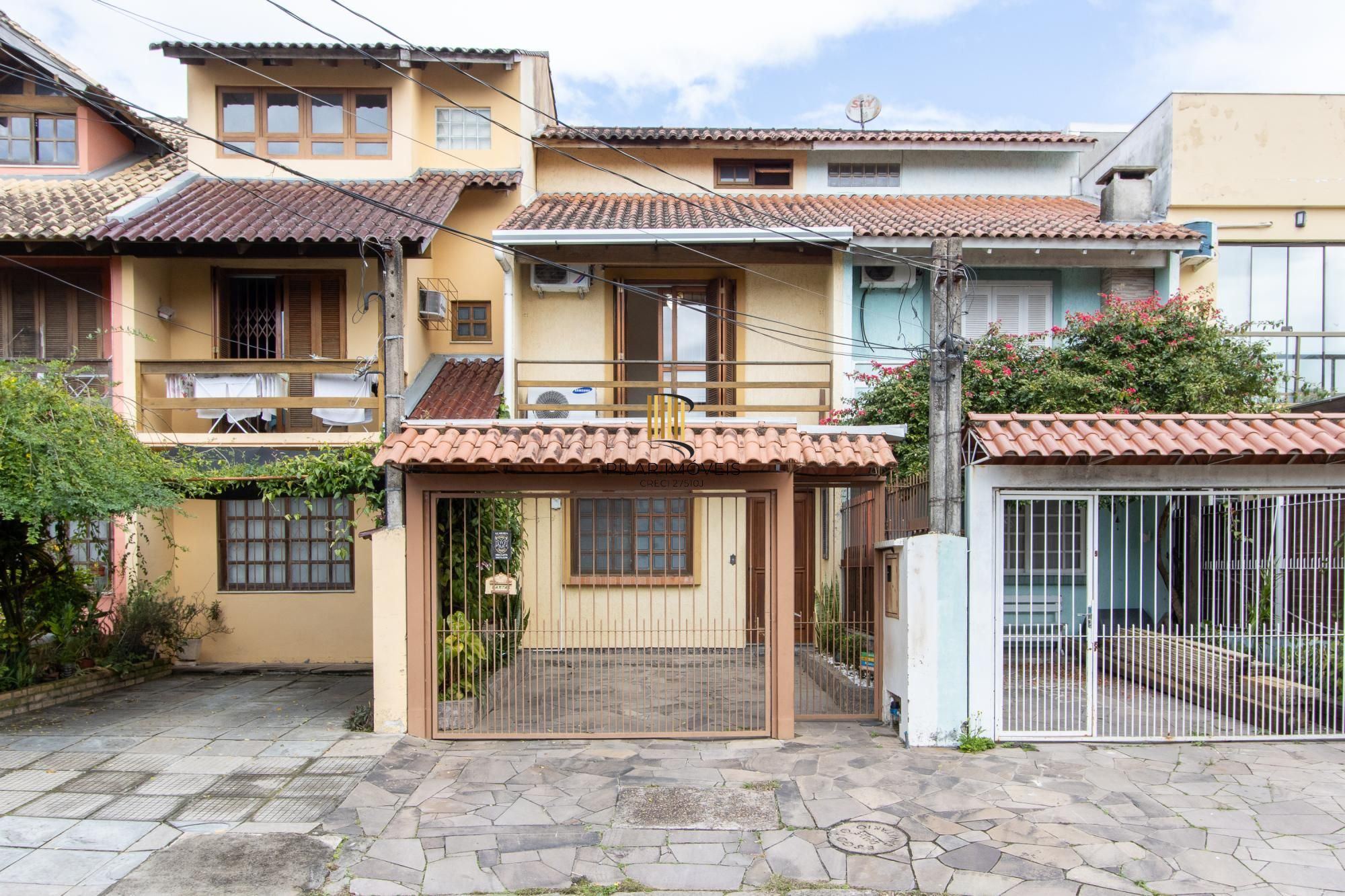 A casa possui 78m² de área construída, com um adicional de 20m² - Pilar Imóveis