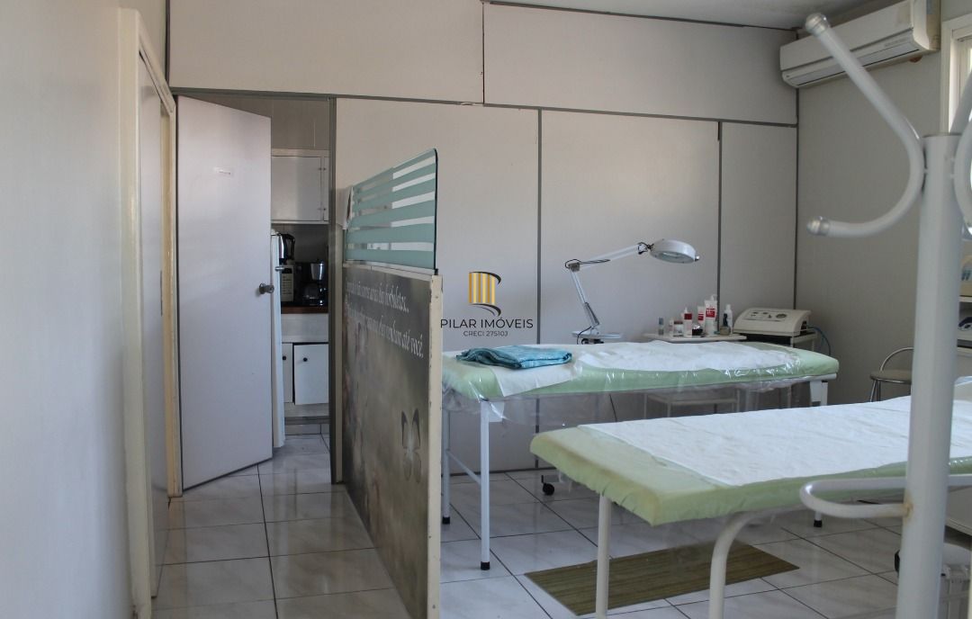 Casa para Venda - 221m², 3 dormitórios, sendo 1 suites, 4 vagas - Tristeza
