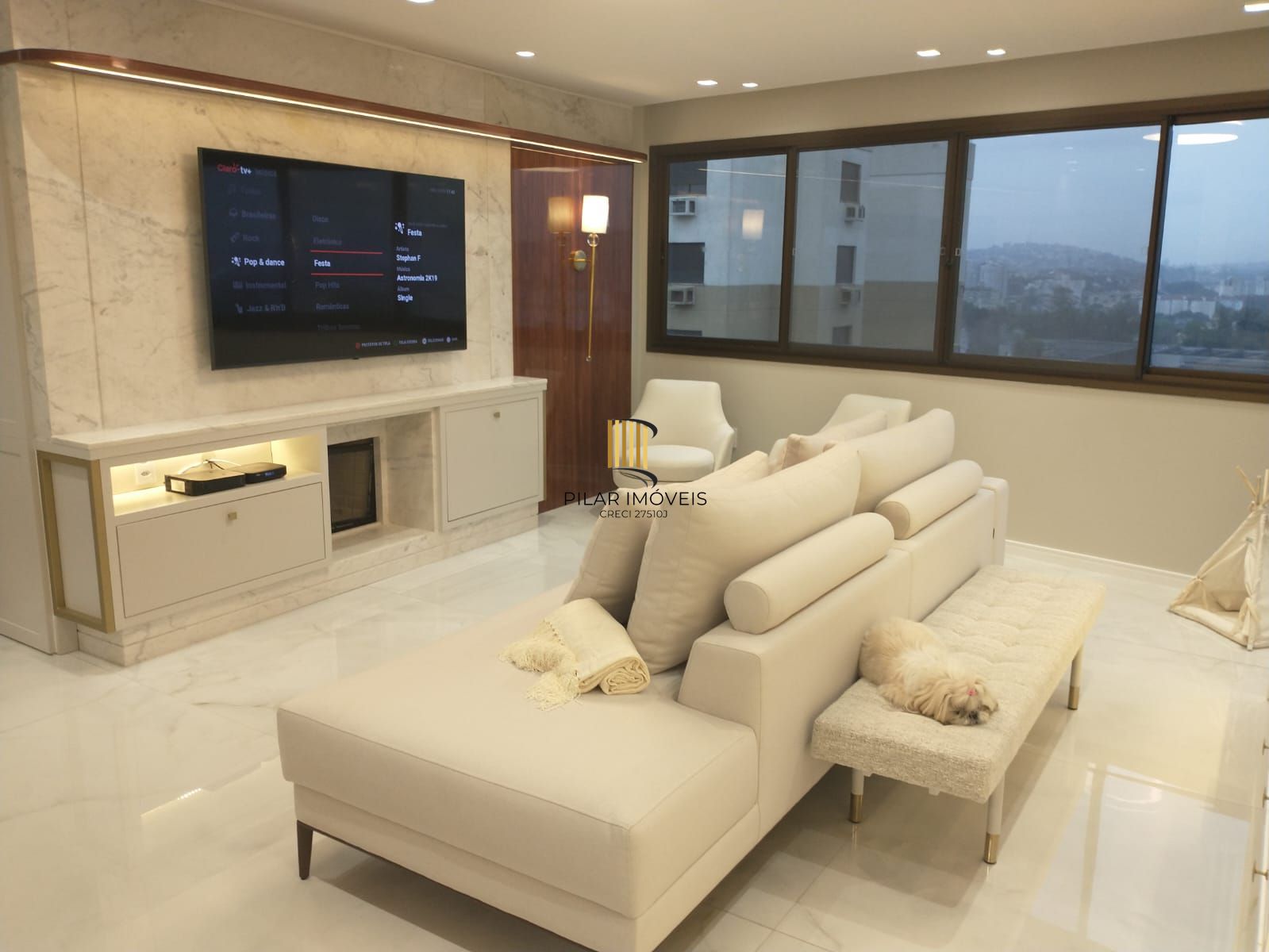 Apartamento 03 dormitórios, 01 suíte, 02 vagas individuais e cobertas, infraestrutura completa, Bairro Cristal