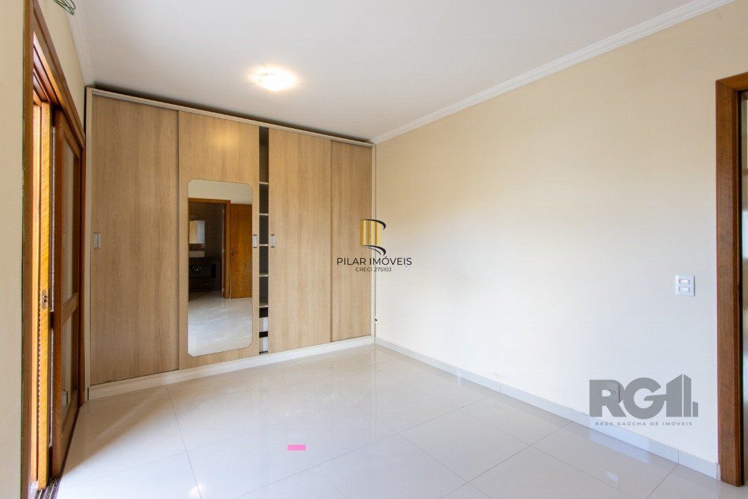 Casa 3 dormitórios no bairro Hípica