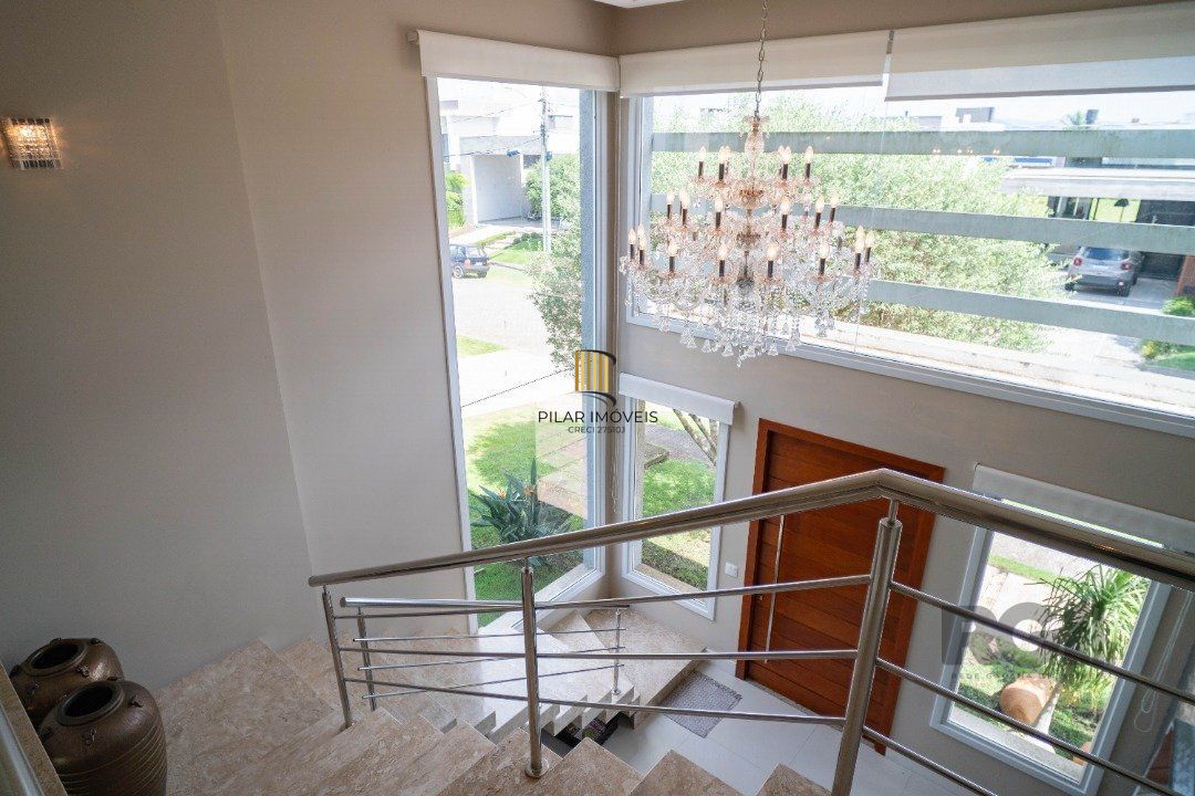 Oportunidade Única! Casa em Condomínio à Beira do Lago com 4 Suítes, sendo uma Térrea e uma Suíte Master Espetacular!