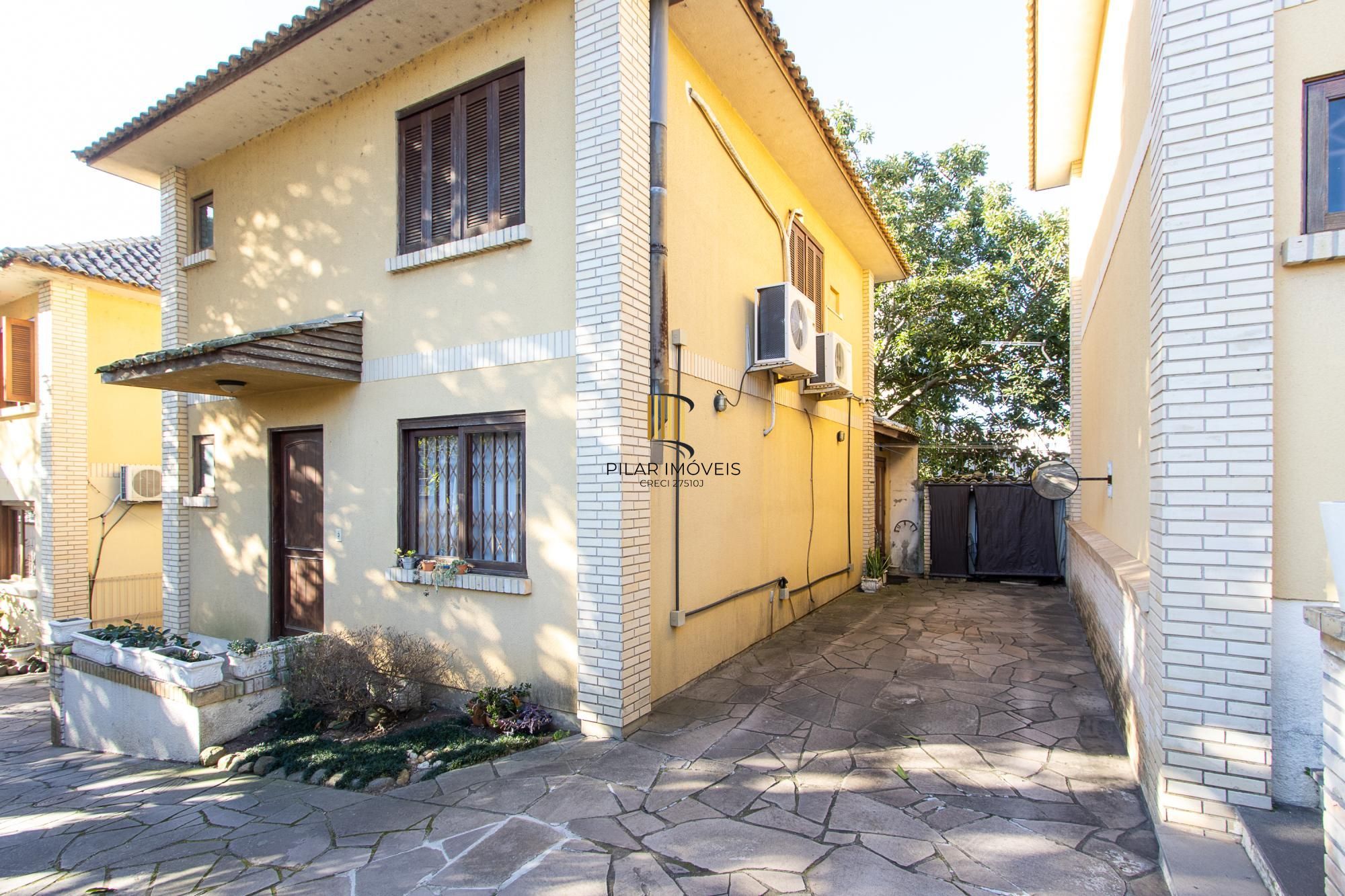 Casa 3 dormitórios, 1 suíte, 2 vagas - Bairro Camaquã