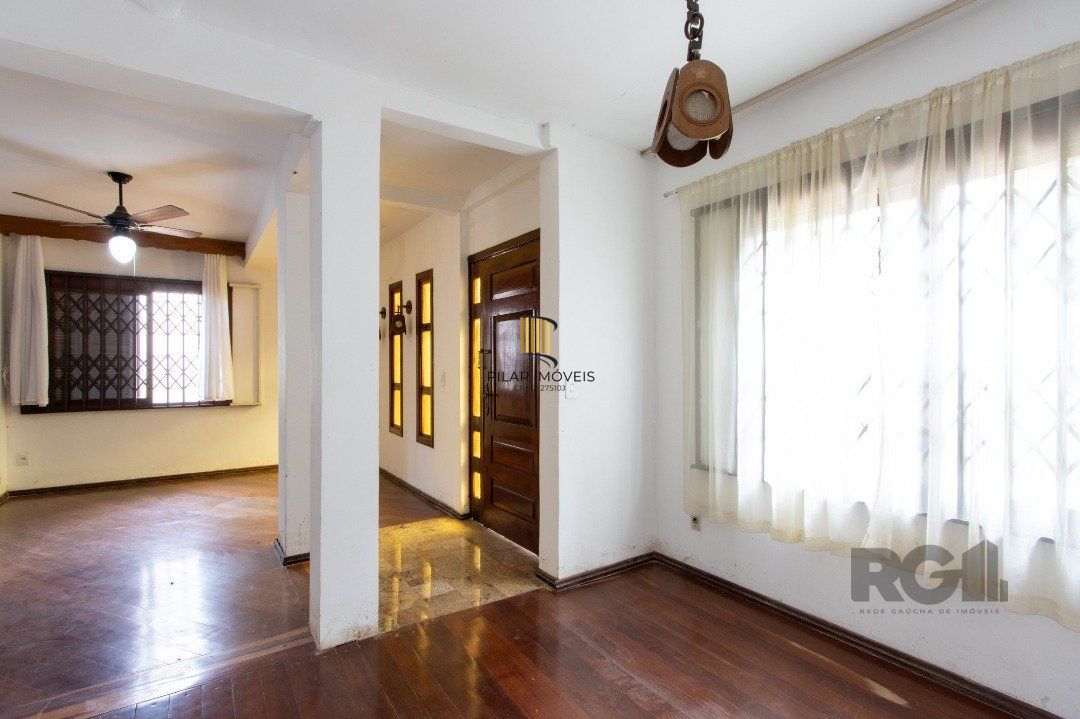 Casa para Venda - 205.5m², 3 dormitórios, sendo 2 suites, 3 vagas - Vila Nova