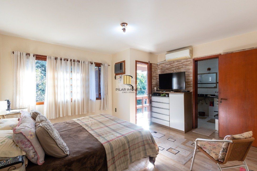 Casa com piscina para Venda , 4 quartos, sendo 1 suite, 3 vagas